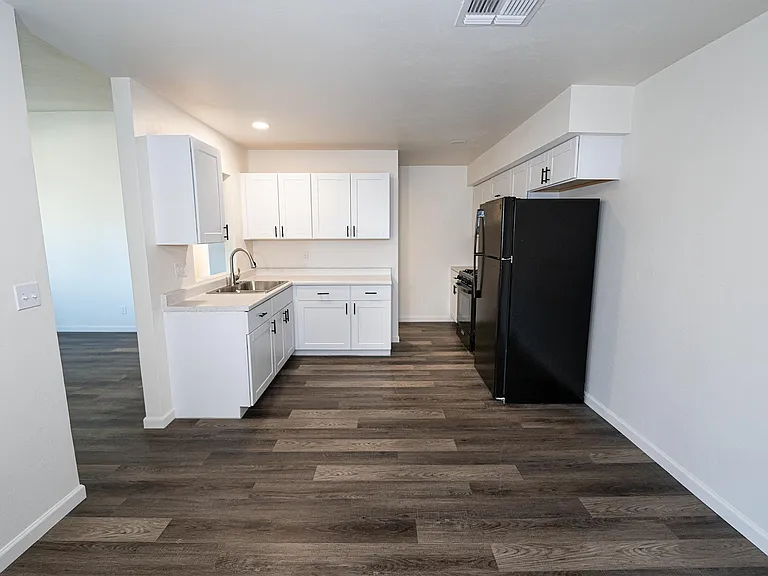 1755 W Linden St — Photo 3
