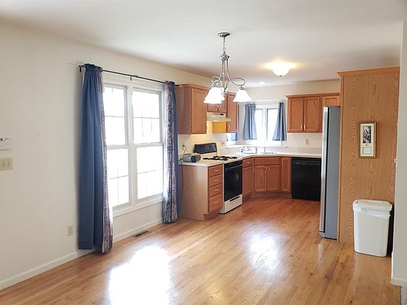 3rd image of 1907 Wild Rose Ln