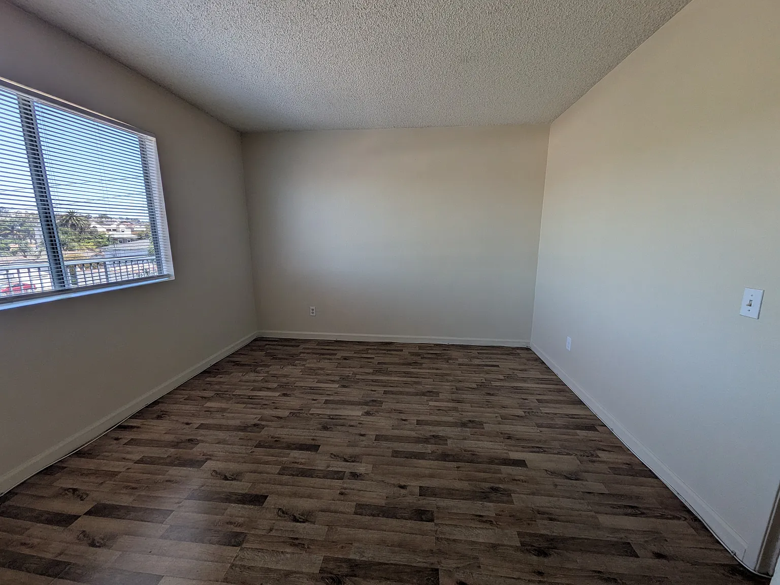 2 bed, 850 sqft, $2,262 — Photo 2