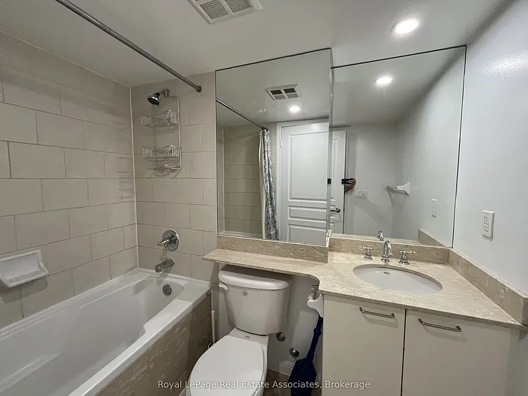 140 Simcoe St #1512 — Photo 10