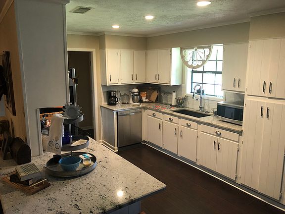 Kitchen with new granite 