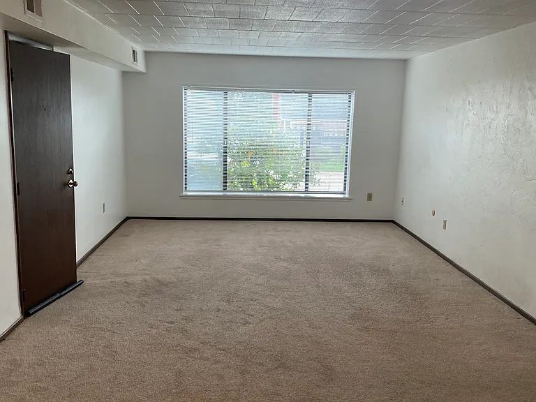 225 Walnut St #1A — Photo 3