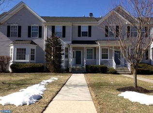 28 Uxbridge Dr, Robbinsville, NJ 08691