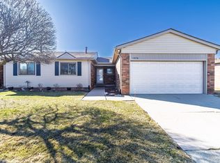 13656 Villa Pointe Dr, Warren, MI 48088