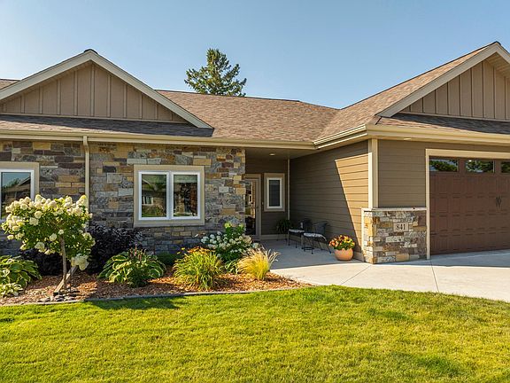 2nd image of 841 Lake Forest Cir