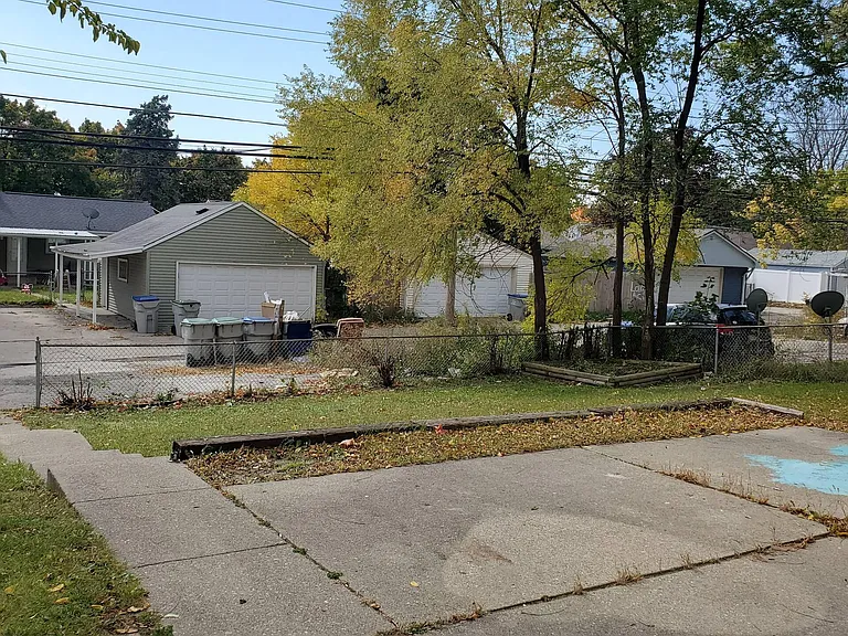 8129 W Villard Ave — Photo 17