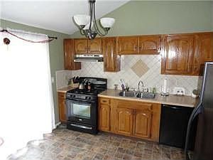 4th image of 8703 Park Dr