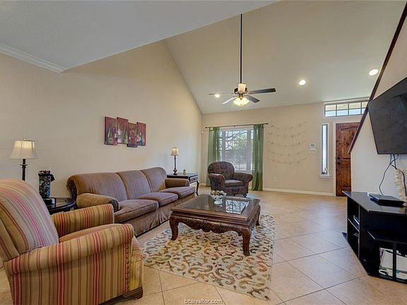 4th image of 711 Dominik Dr