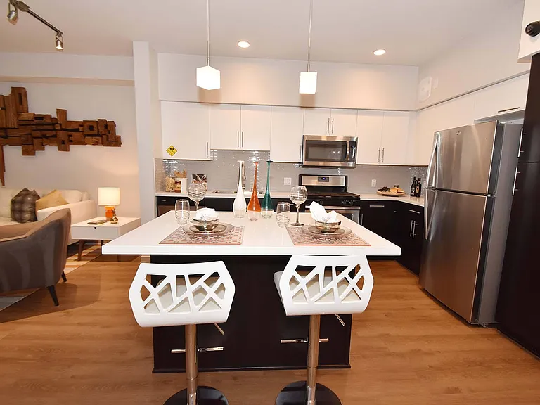 Metropolis Apartments — Photo 37