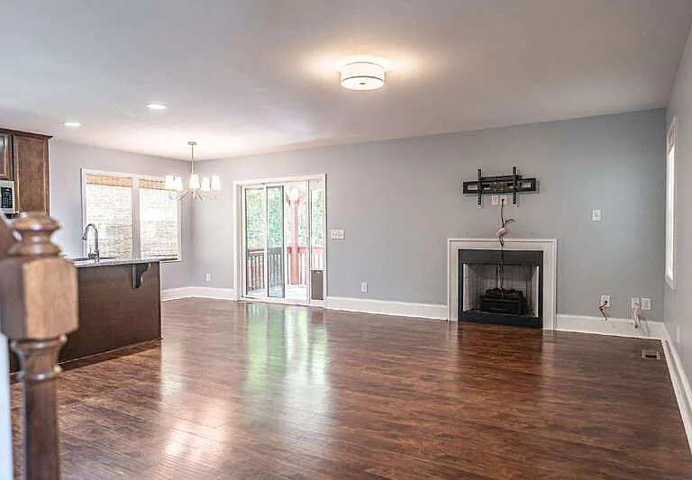 555 N Saylor St — Photo 11
