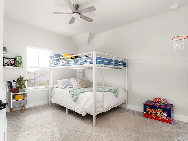 137 Crescent Moon Ct — Photo 25