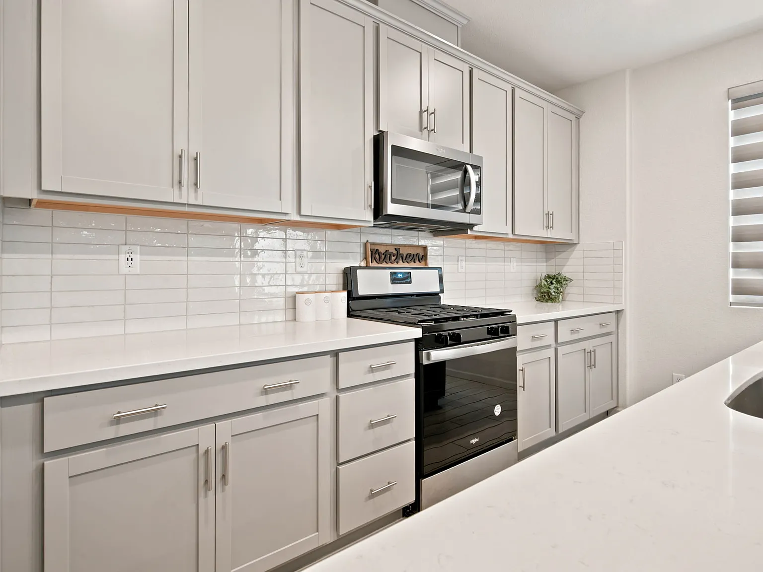 4 bed, 2493 sqft, $3,500 — Photo 4