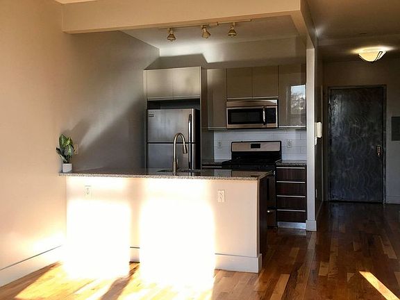 2nd image of 41 Kosciuszko St APT 310