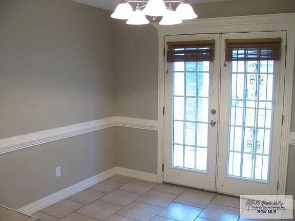 3rd image of 642 Rey Jaime St