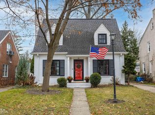 352 Hillcrest Ave, Grosse Pointe Farms, MI 48236