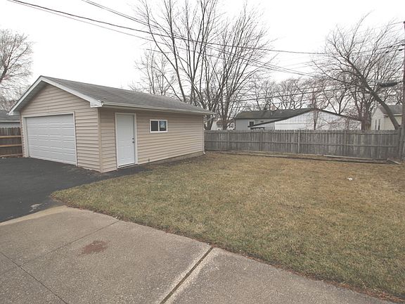 2nd image of 1831 Reichert Ave