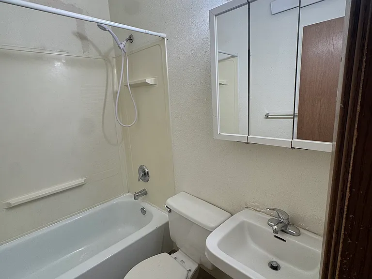 26 Main St N #4 — Photo 3