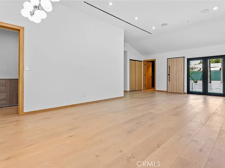 514 W Washington Blvd — Photo 20