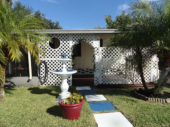 PRIVATE LANAI/FOUNTAIN