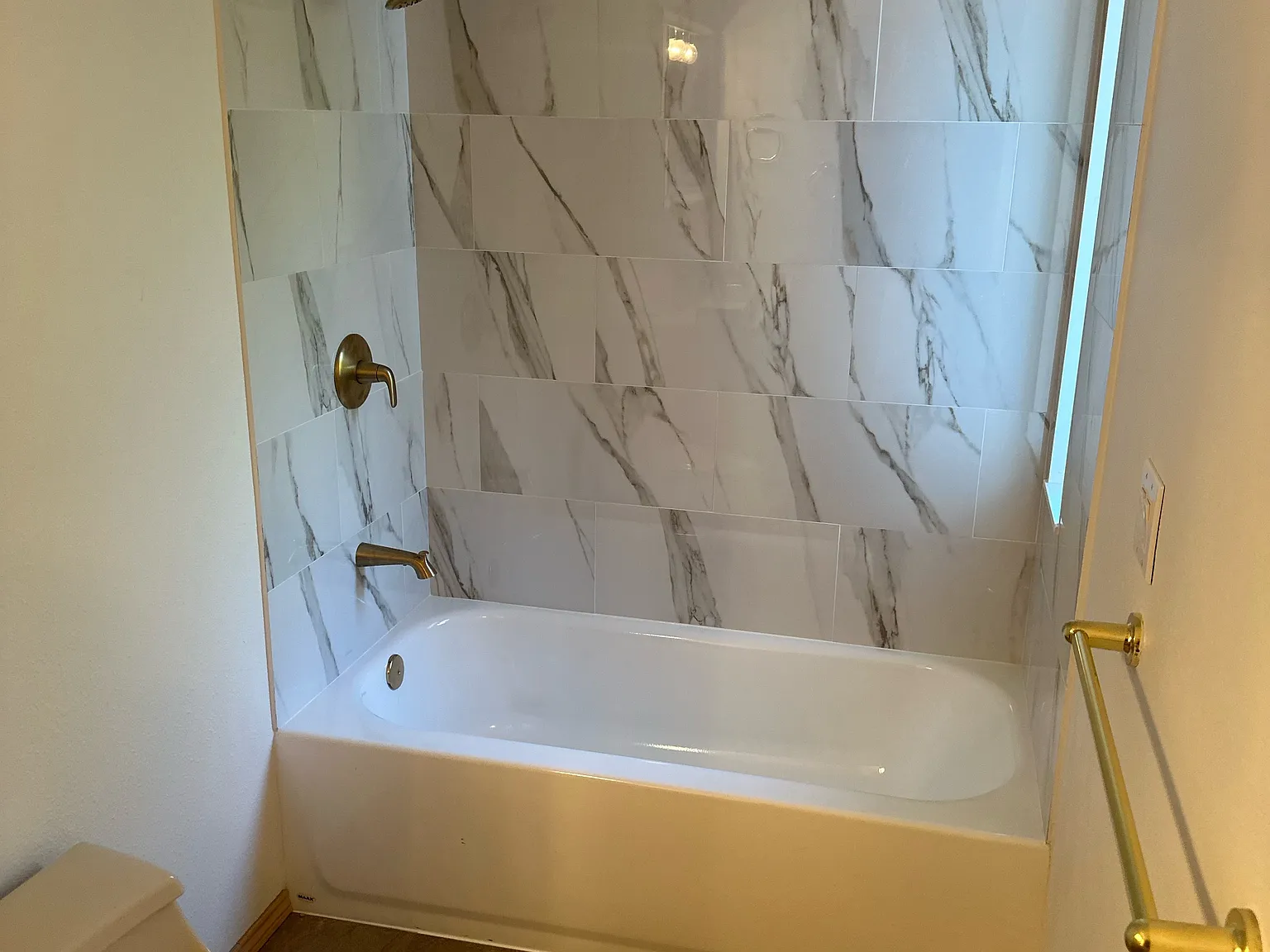 3 bed, 1930 sqft, $4,000 — Photo 4