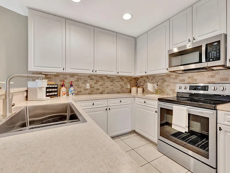 26059 Sandhill Blvd #B — Photo 14