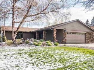 921 E Ridge Rd, Sioux Falls, SD 57105
