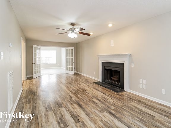 3rd image of 4209 Queen Victoria Pl