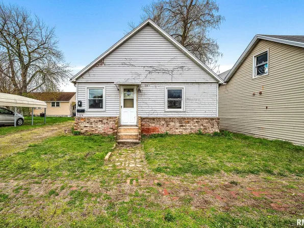 524 Caroline St, Pekin, IL 61554
