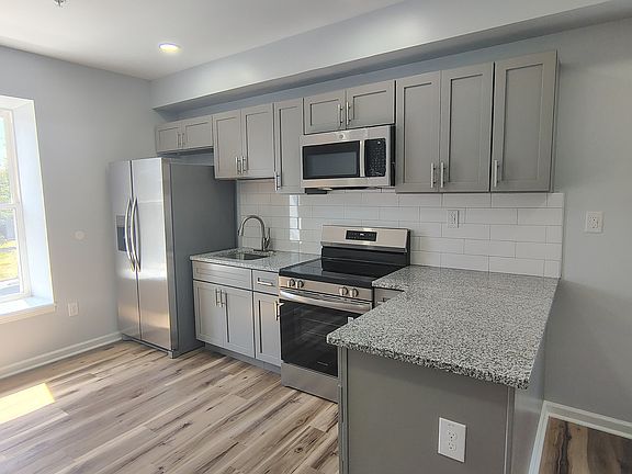5th image of 3412 N 19th St Floor 2