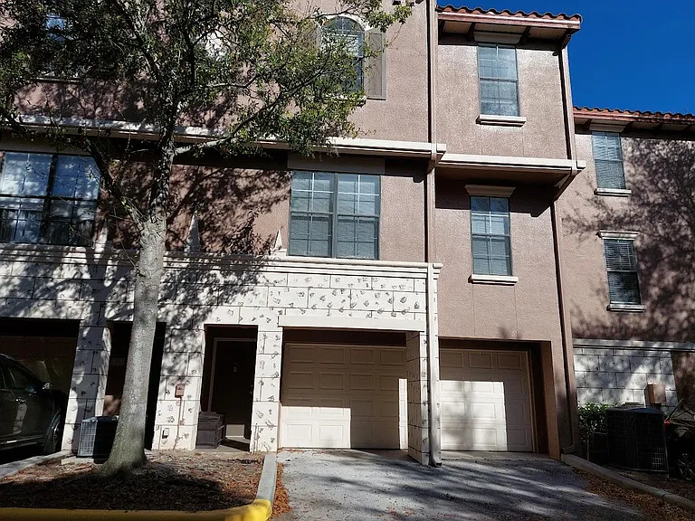 6125 Metrowest Blvd — Photo 2