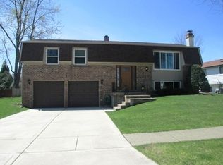 658 Oklahoma Way, Elk Grove Village, IL 60007