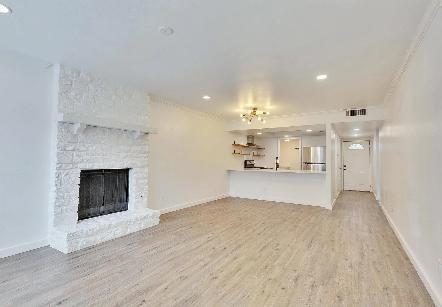 2 bed, 1.0 bath, 1008 sqft, $1,500 — Photo 3