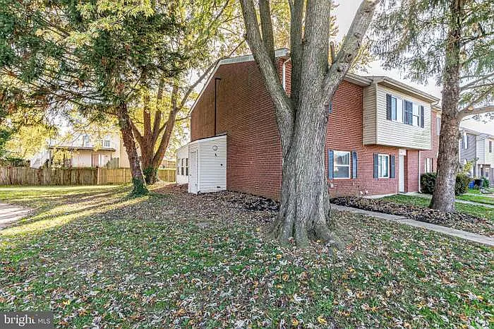 323 Sweet Briar Ct — Photo 2