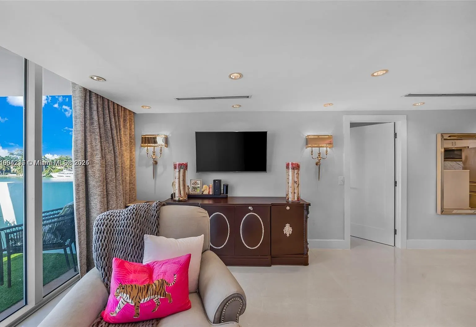 5838 Condominium — Photo 4