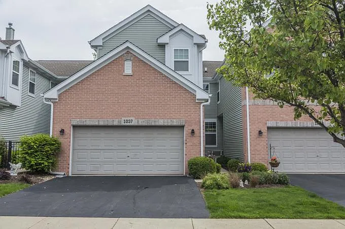 1037 Hummingbird Way photo 1