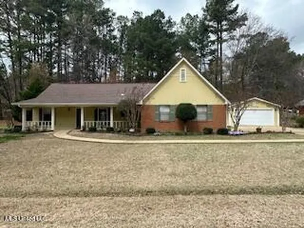 255 Deerfield Rd, Grenada, MS 38901