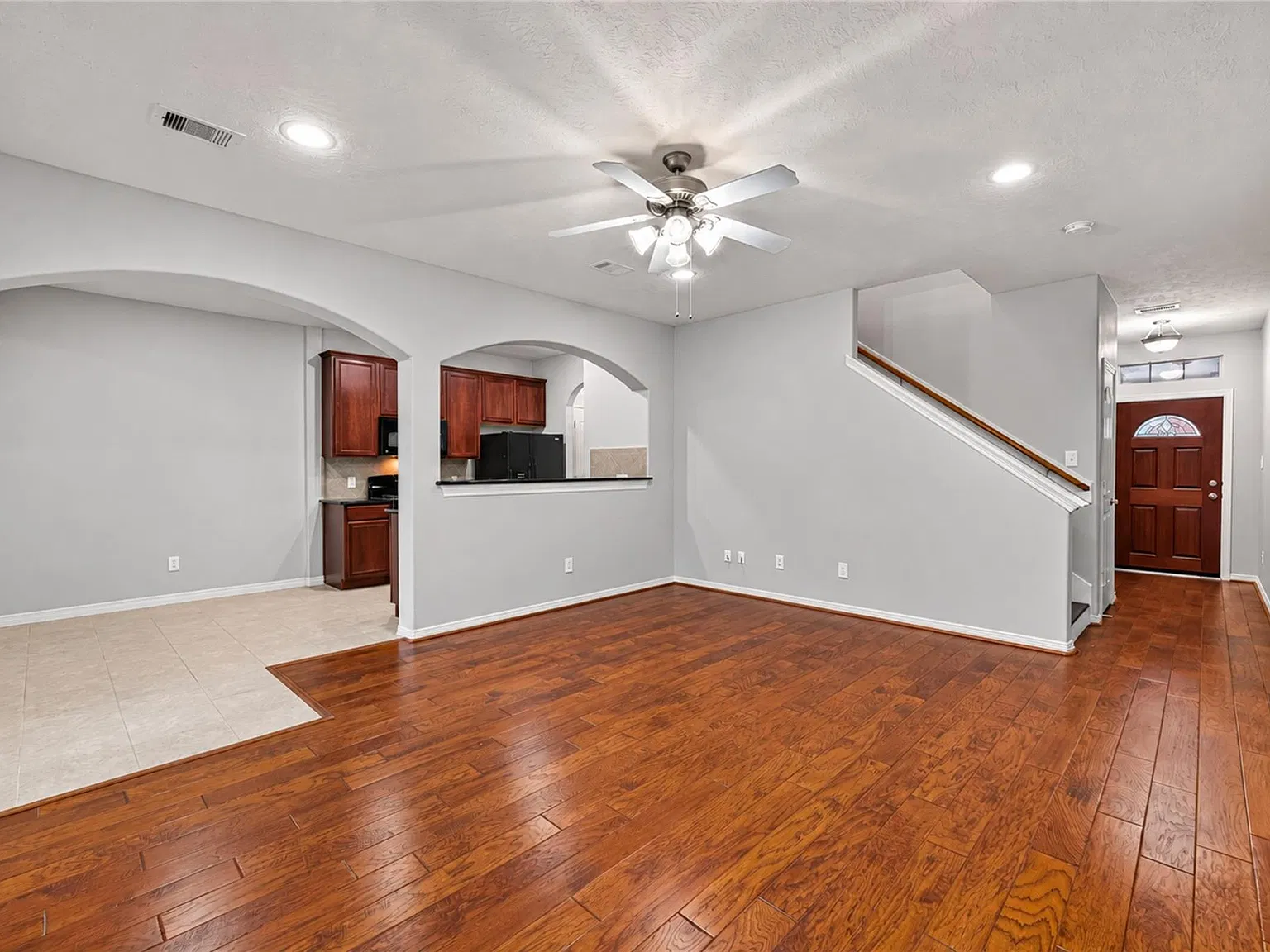 3 bed, 2.5 bath, 1537 sqft, $2,000 — Photo 3