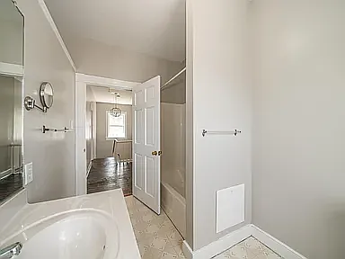 507 W Clay St — Photo 13