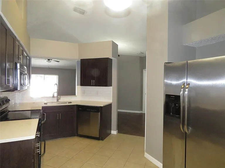 12605 Longcrest Dr — Photo 2