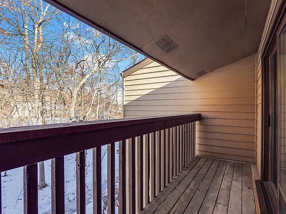 5th image of 351 W Eagle Lake Dr
