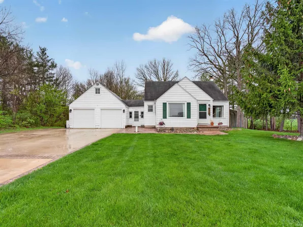 8715 Yellow River Rd, Fort Wayne, IN 46818