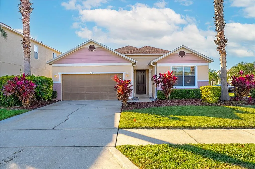 3 bed, 2.0 bath, 1929 sqft, $2,650 — Photo 1