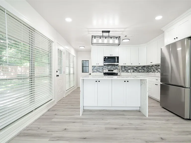 5027 Darnell St — Photo 2