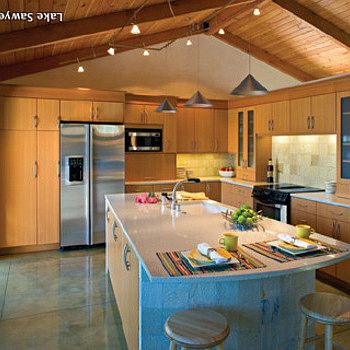 Eating bar in kitchen