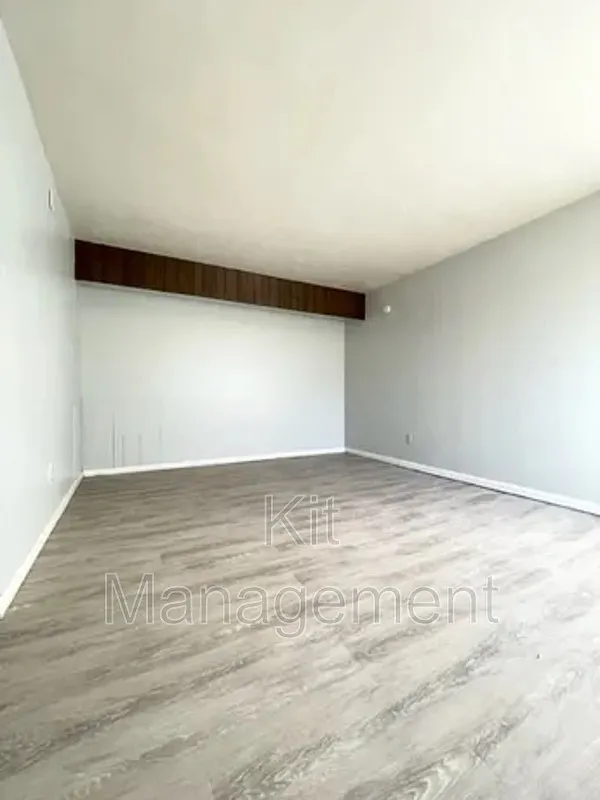 Charming Studio Near University 406 Burbank Drive, Toledo | $595/mo | 500 sq ft — Photo 3