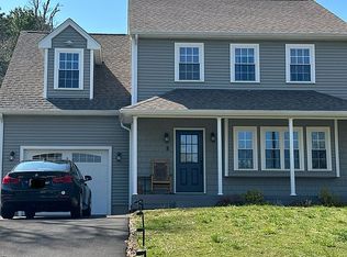 8 Lakeway Ln, Harwich, MA 02645