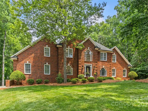 1310 Weddington Hills Dr, Matthews, NC 28104