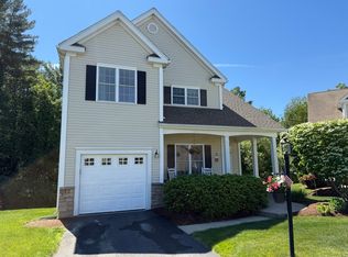 31 Daisy Ln #31, Raynham, MA 02767