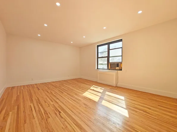 52-02 39th Avenue image 2 of 8