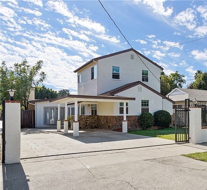 1st image of 15938 Vose St #15938